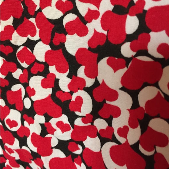 Med Gear Heart Scrub Top XS Black Red White - Picture 2 of 4